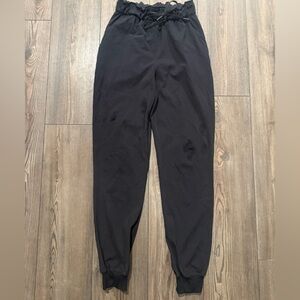 Lululemon Black High-Rise Woven Joggers Size 2 Comfy Athletic Pants